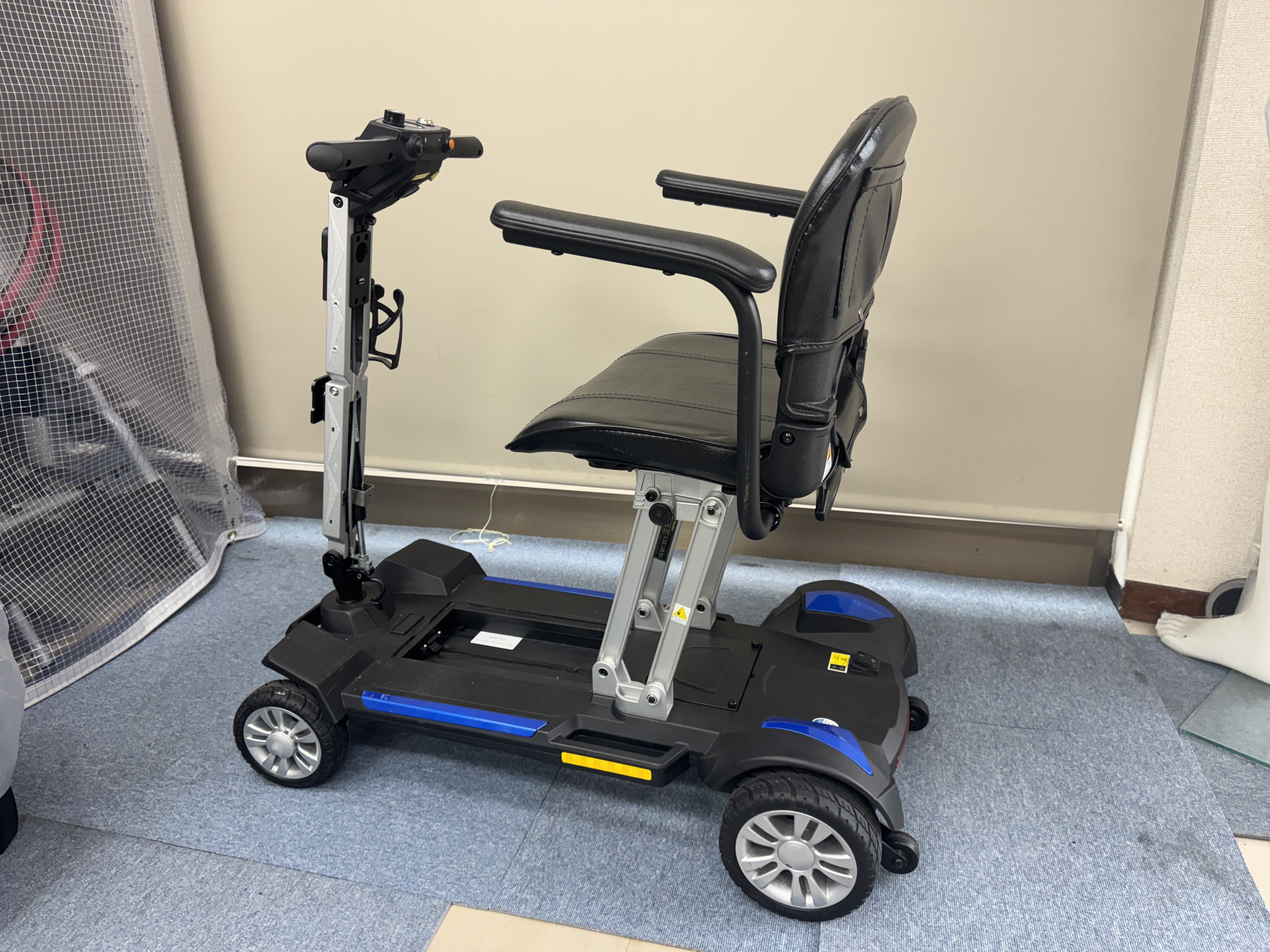 現品限り　中古DASH(ダッシュ)　限定１台　折りたたみ電動シニアカー「折りたたみ4輪カート」