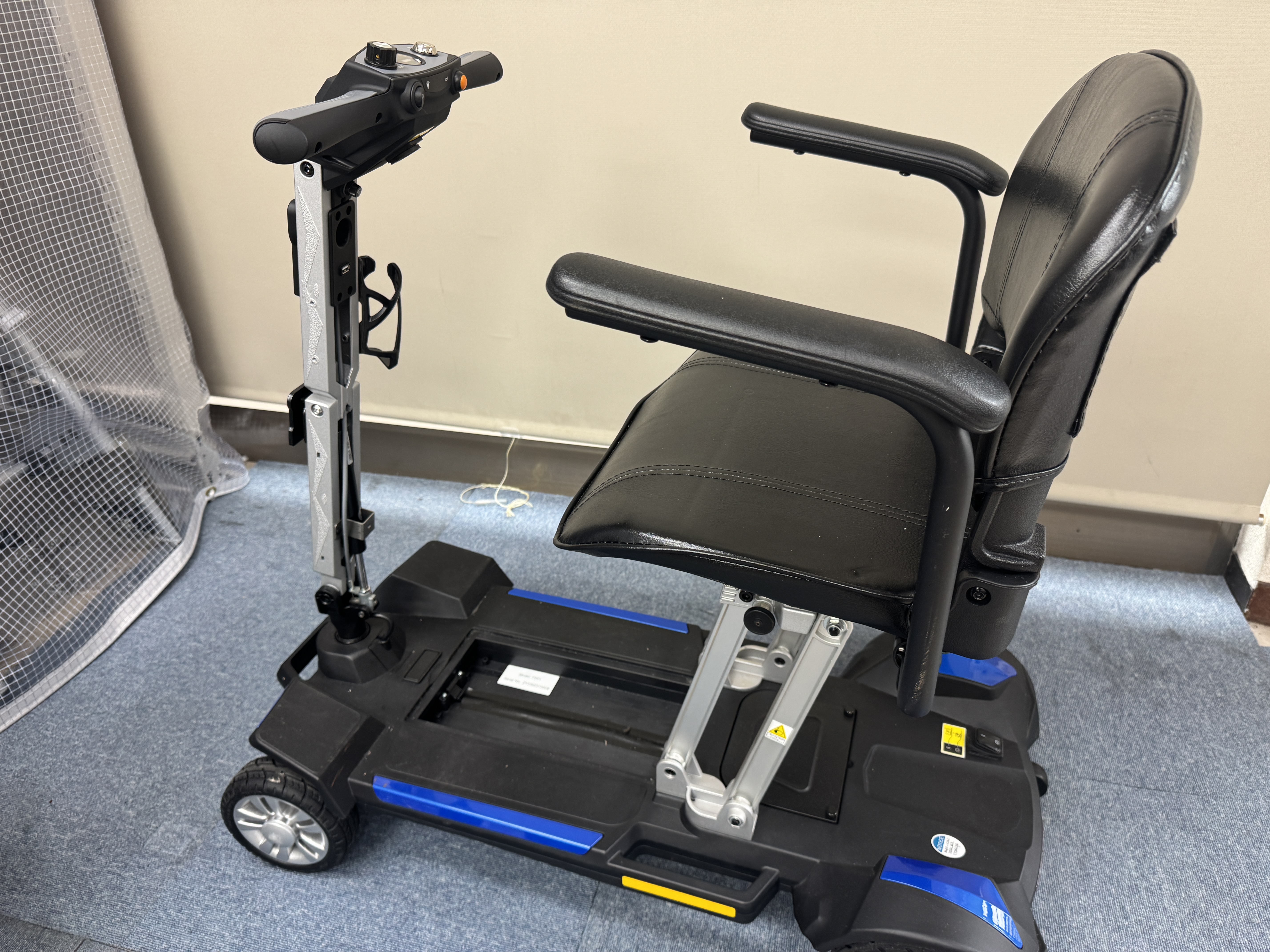 現品限り　中古DASH(ダッシュ)　限定１台　折りたたみ電動シニアカー「折りたたみ4輪カート」