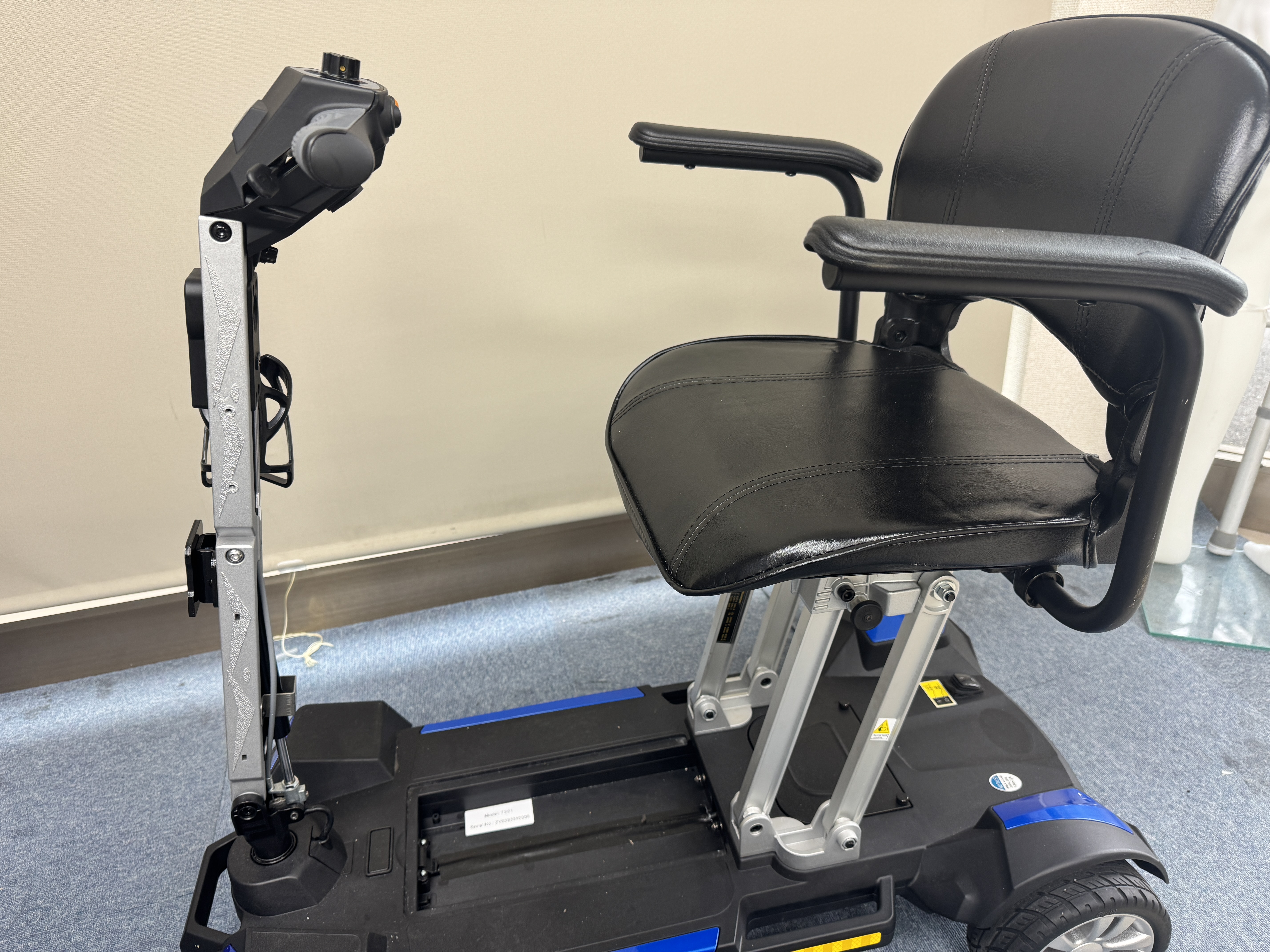 現品限り　中古DASH(ダッシュ)　限定１台　折りたたみ電動シニアカー「折りたたみ4輪カート」