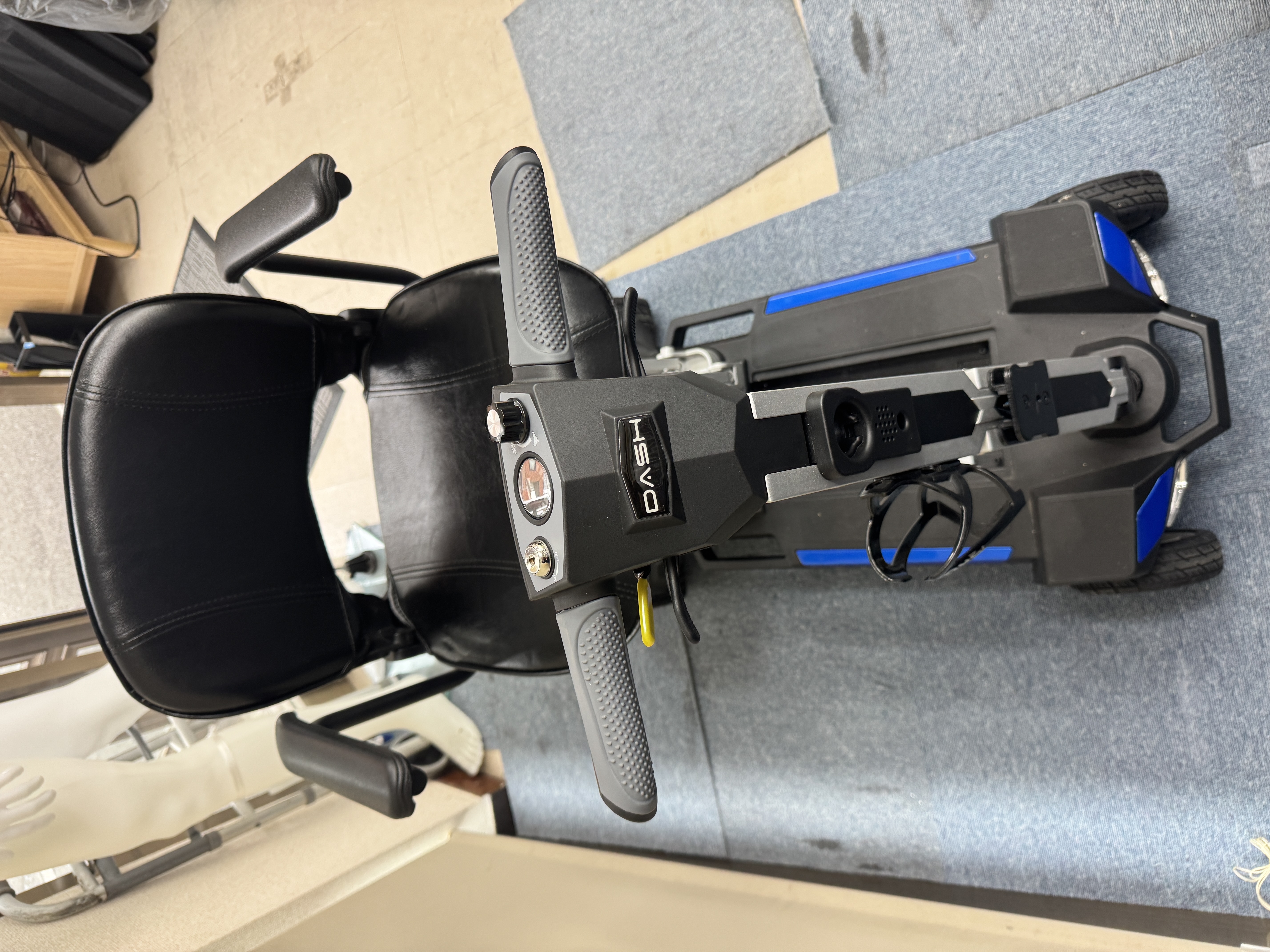 現品限り　中古DASH(ダッシュ)　限定１台　折りたたみ電動シニアカー「折りたたみ4輪カート」